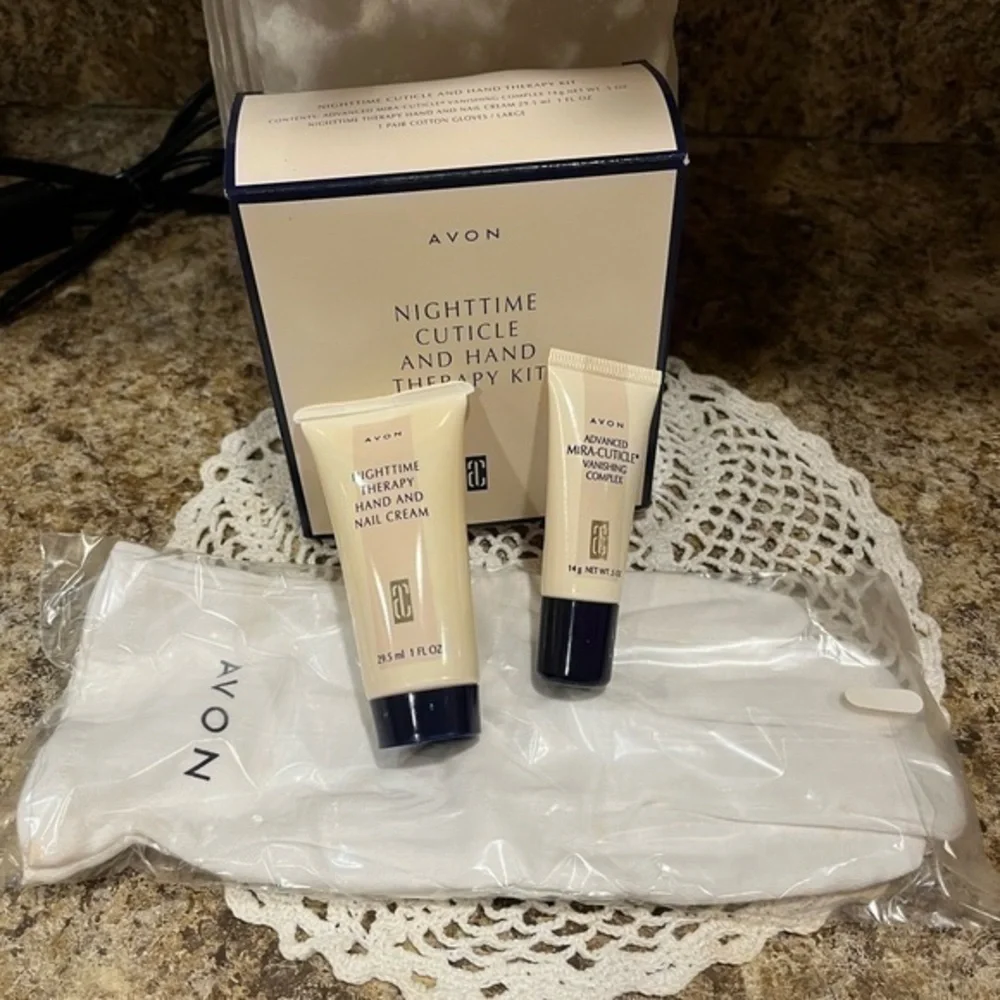 Avon Nighttime Cuticle and Hand Therapy Kit NIB